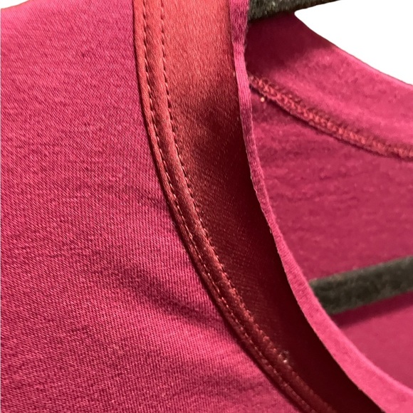 Ann Taylor woman’s cranberry long sleeve top, size medium - Picture 3 of 6